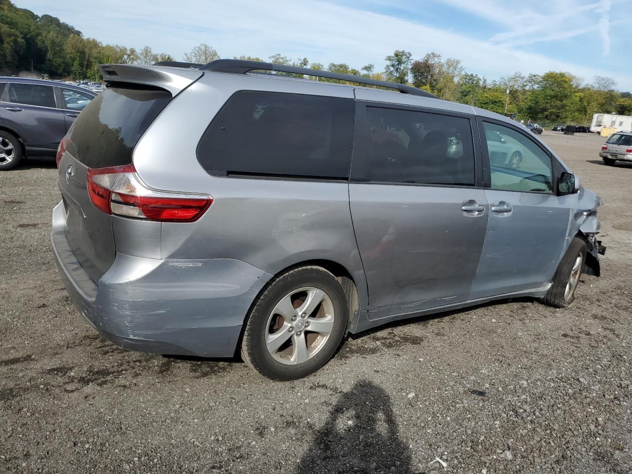 2017 TOYOTA SIENNA