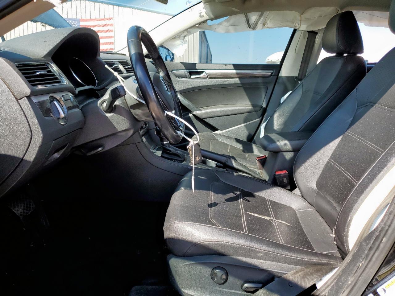 2017 VOLKSWAGEN Passat