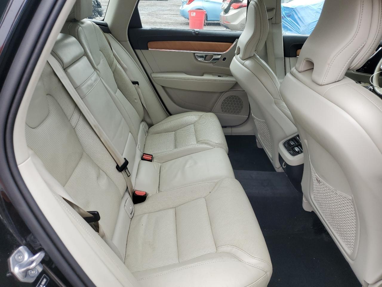 2020 VOLVO V90