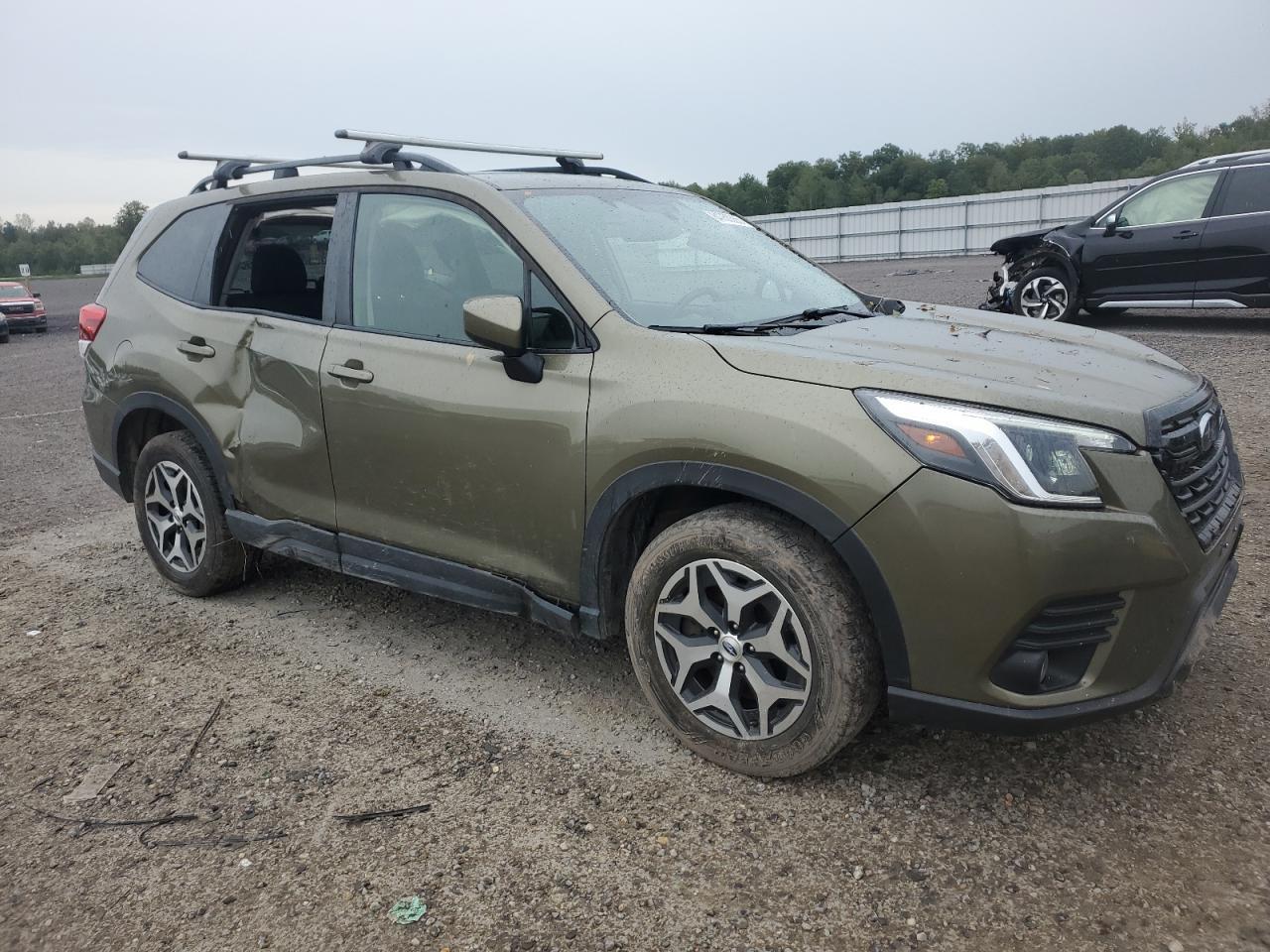 2022 SUBARU FORESTER