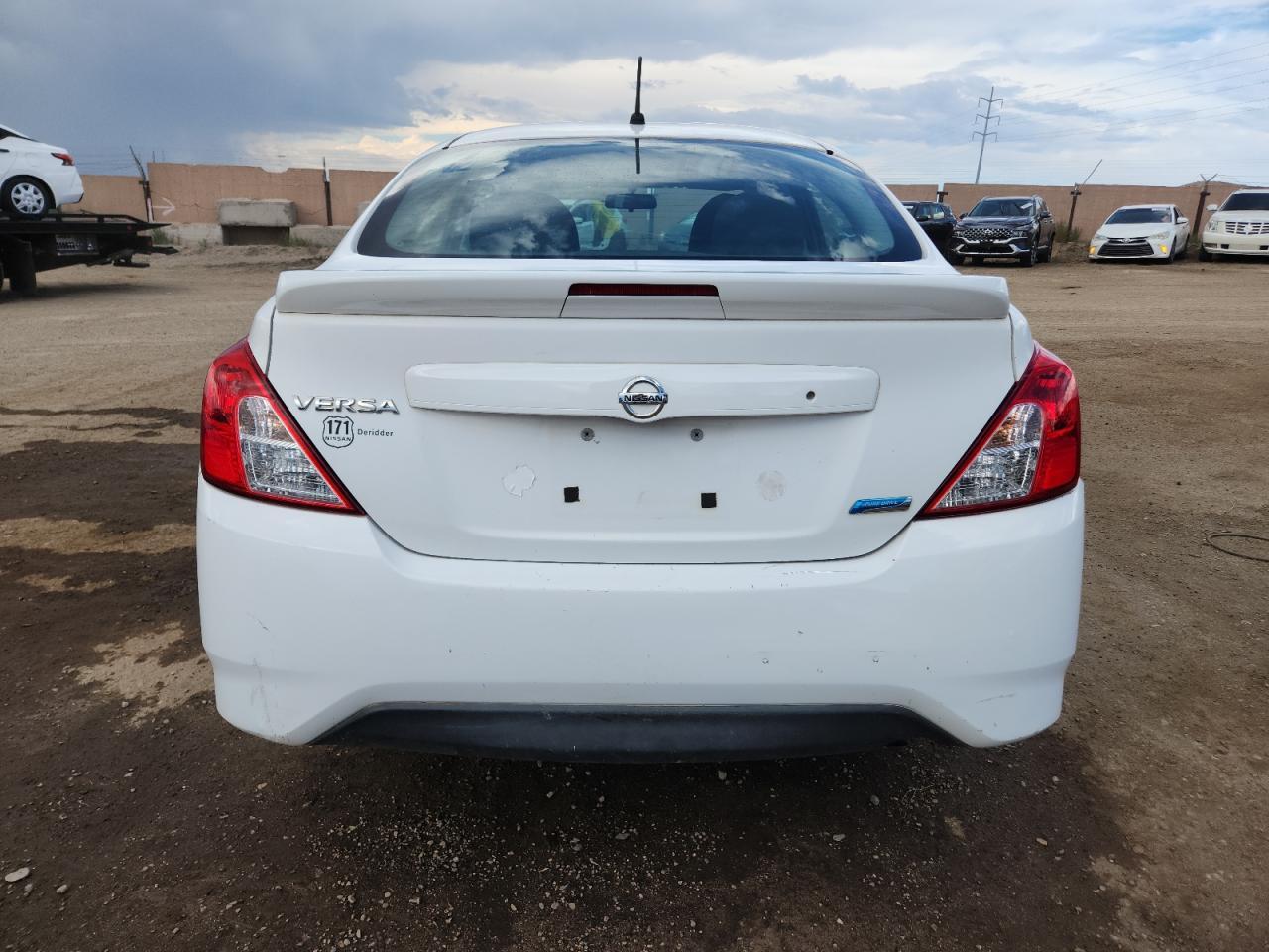 2016 NISSAN VERSA
