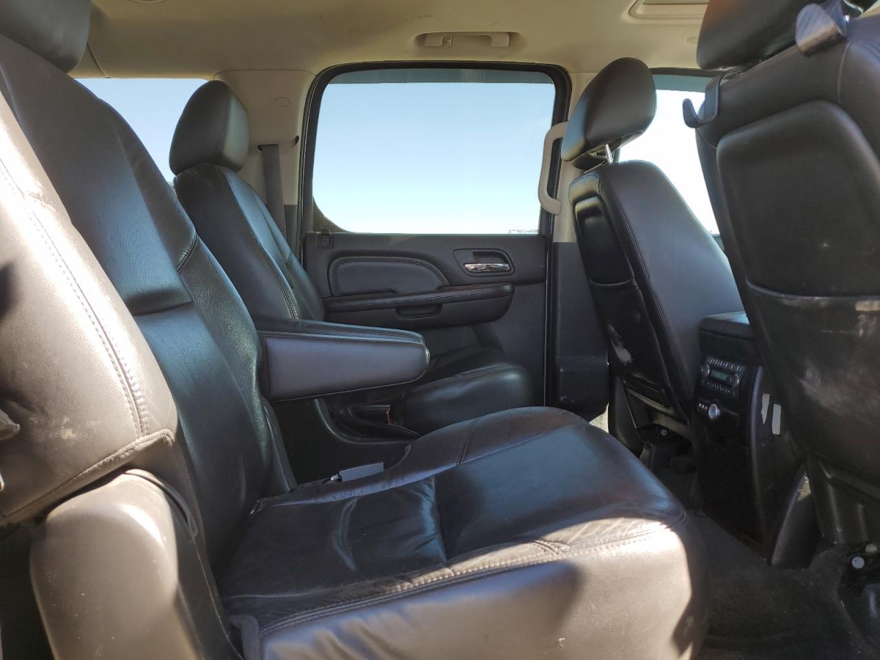 2011 CADILLAC ESCALADE