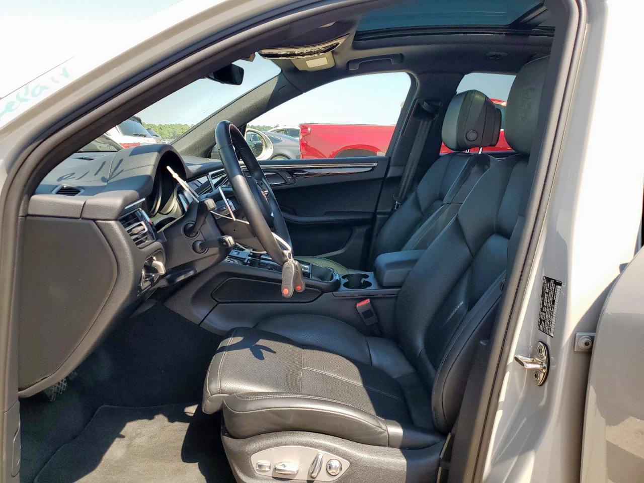 2023 PORSCHE Macan