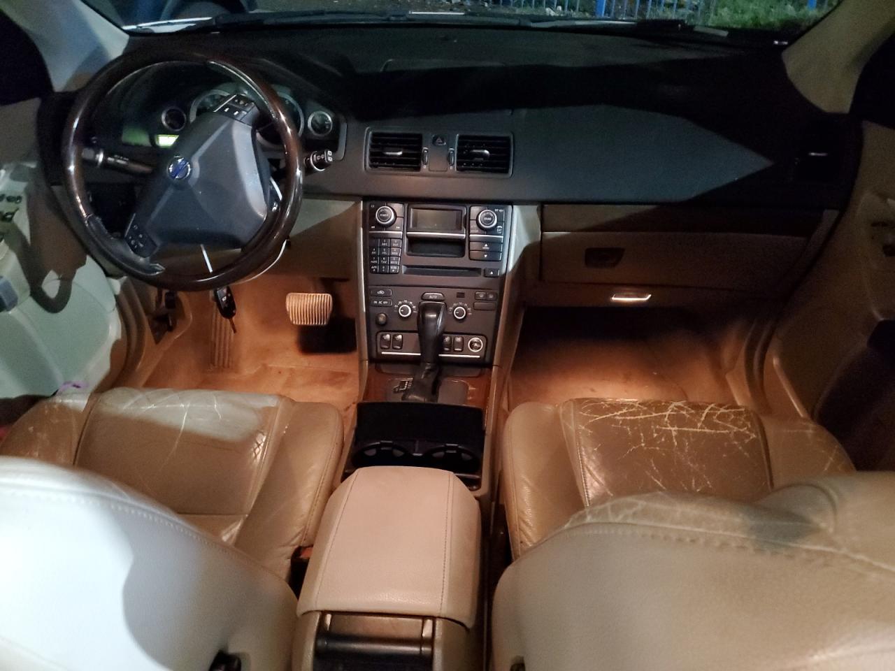 2011 VOLVO XC90