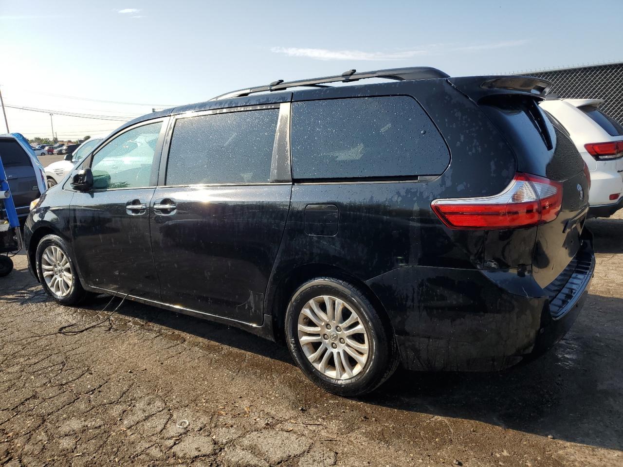 2016 TOYOTA SIENNA