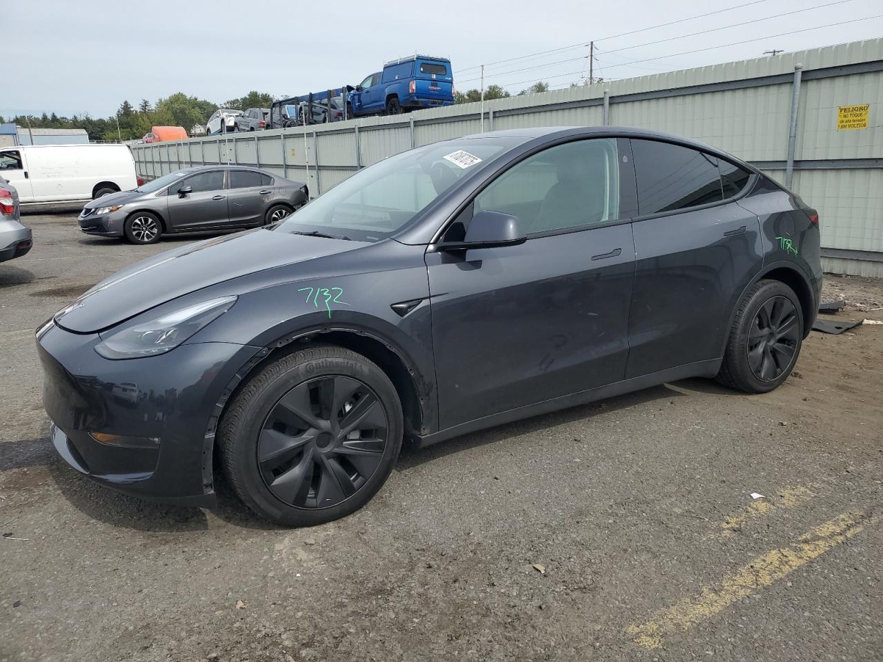 2025 TESLA MODEL Y