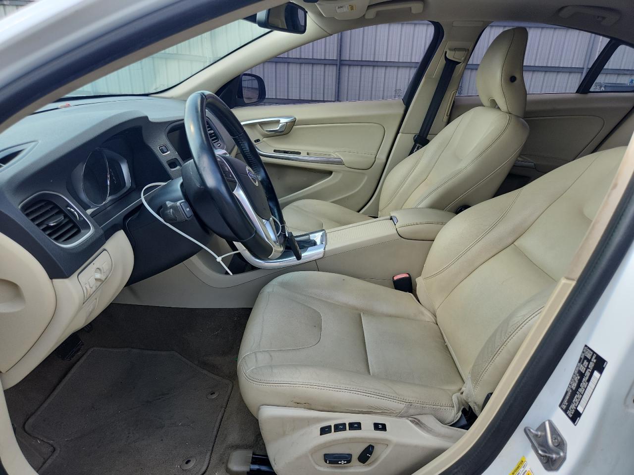 2015 VOLVO S60