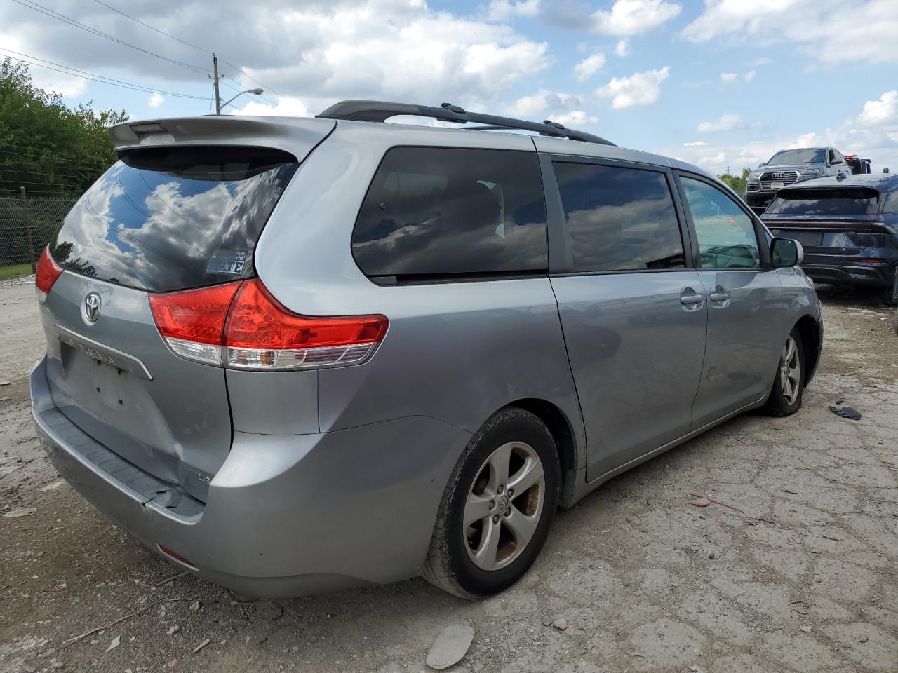 2013 TOYOTA SIENNA
