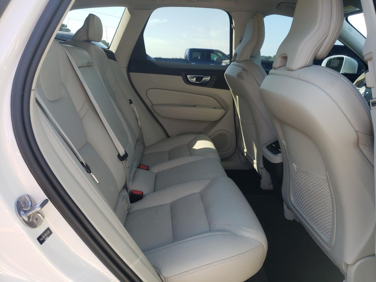 2022 VOLVO XC60