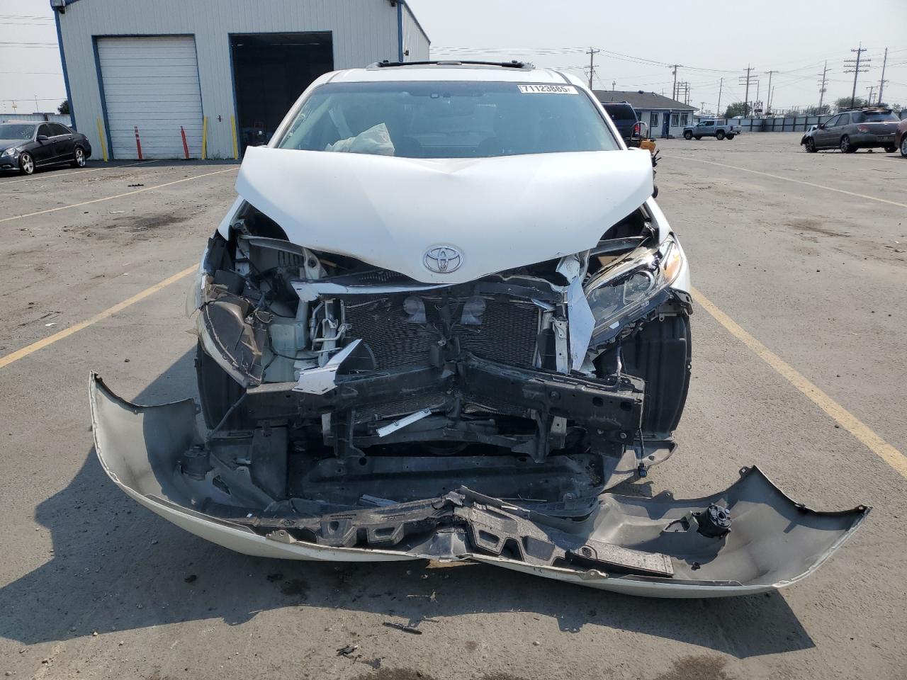 2015 TOYOTA SIENNA
