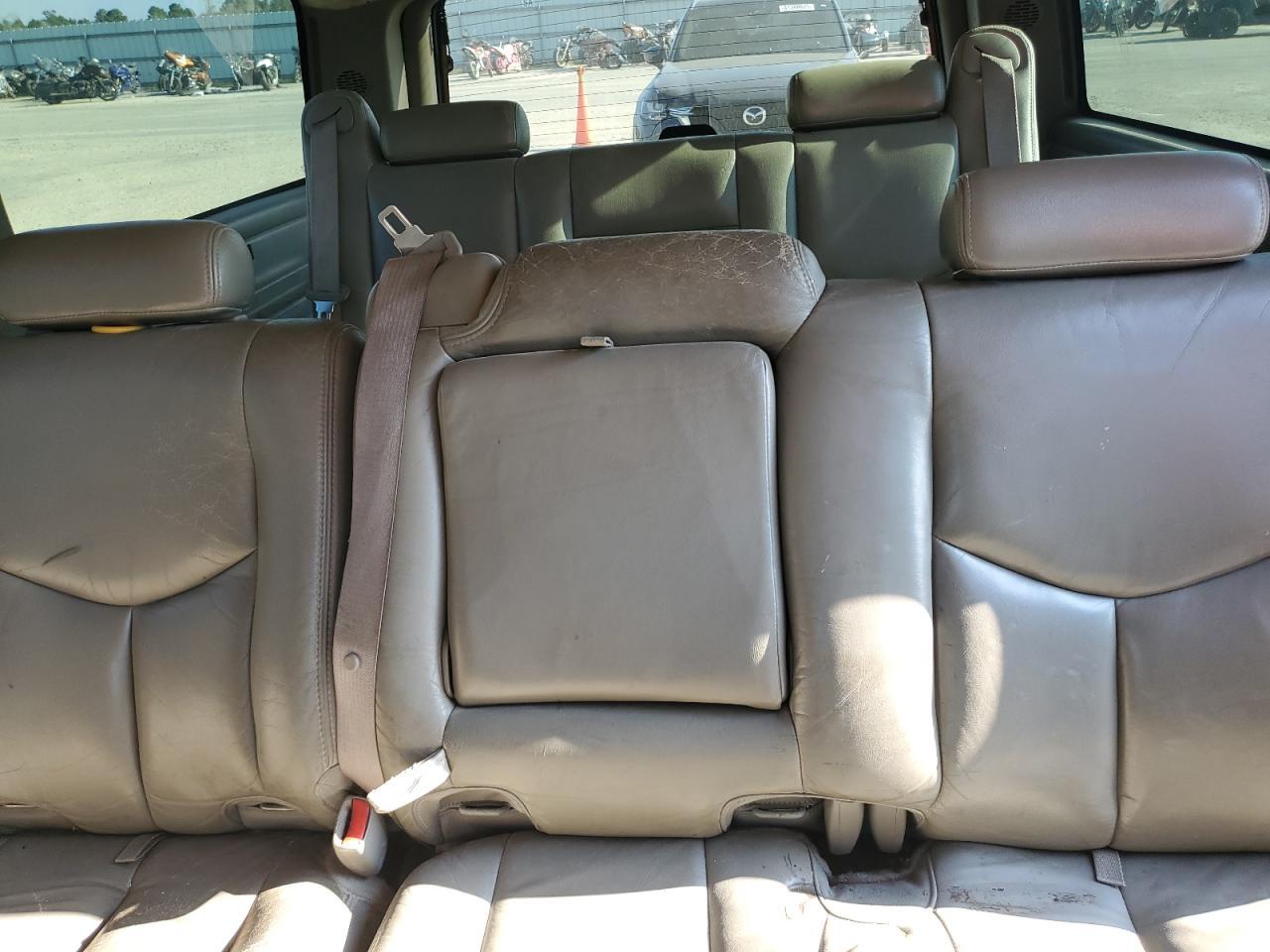 2004 CHEVROLET Suburban