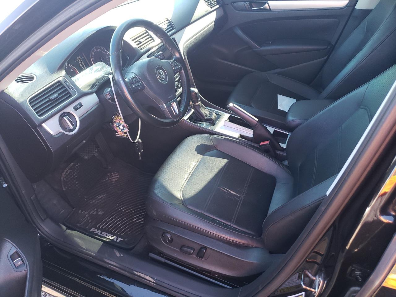 2012 VOLKSWAGEN Passat