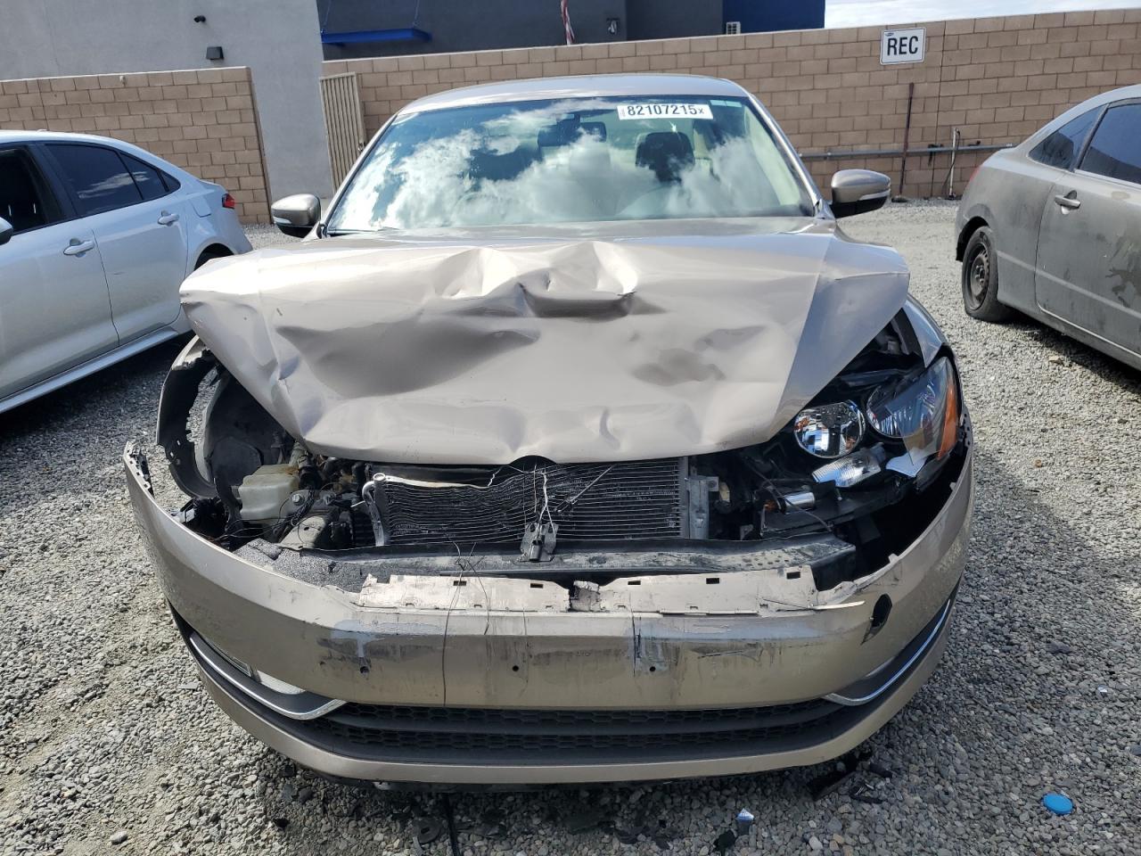 2015 VOLKSWAGEN Passat