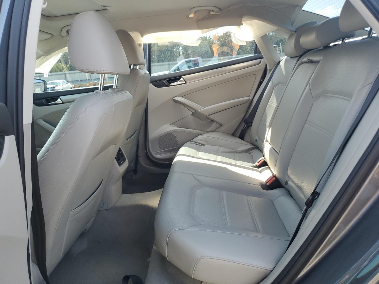 2015 VOLKSWAGEN Passat