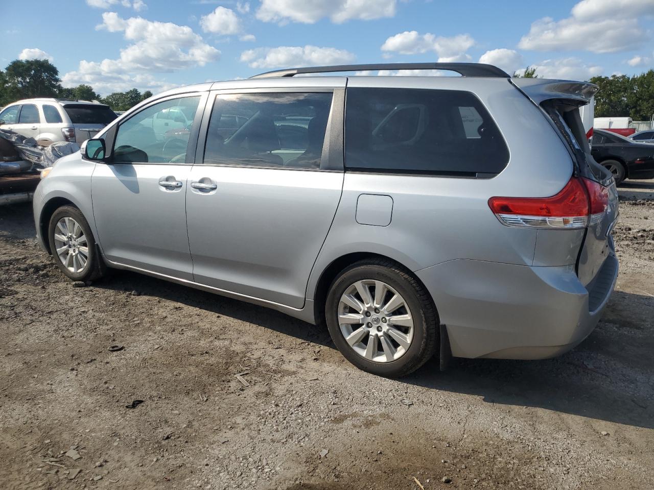 2014 TOYOTA SIENNA