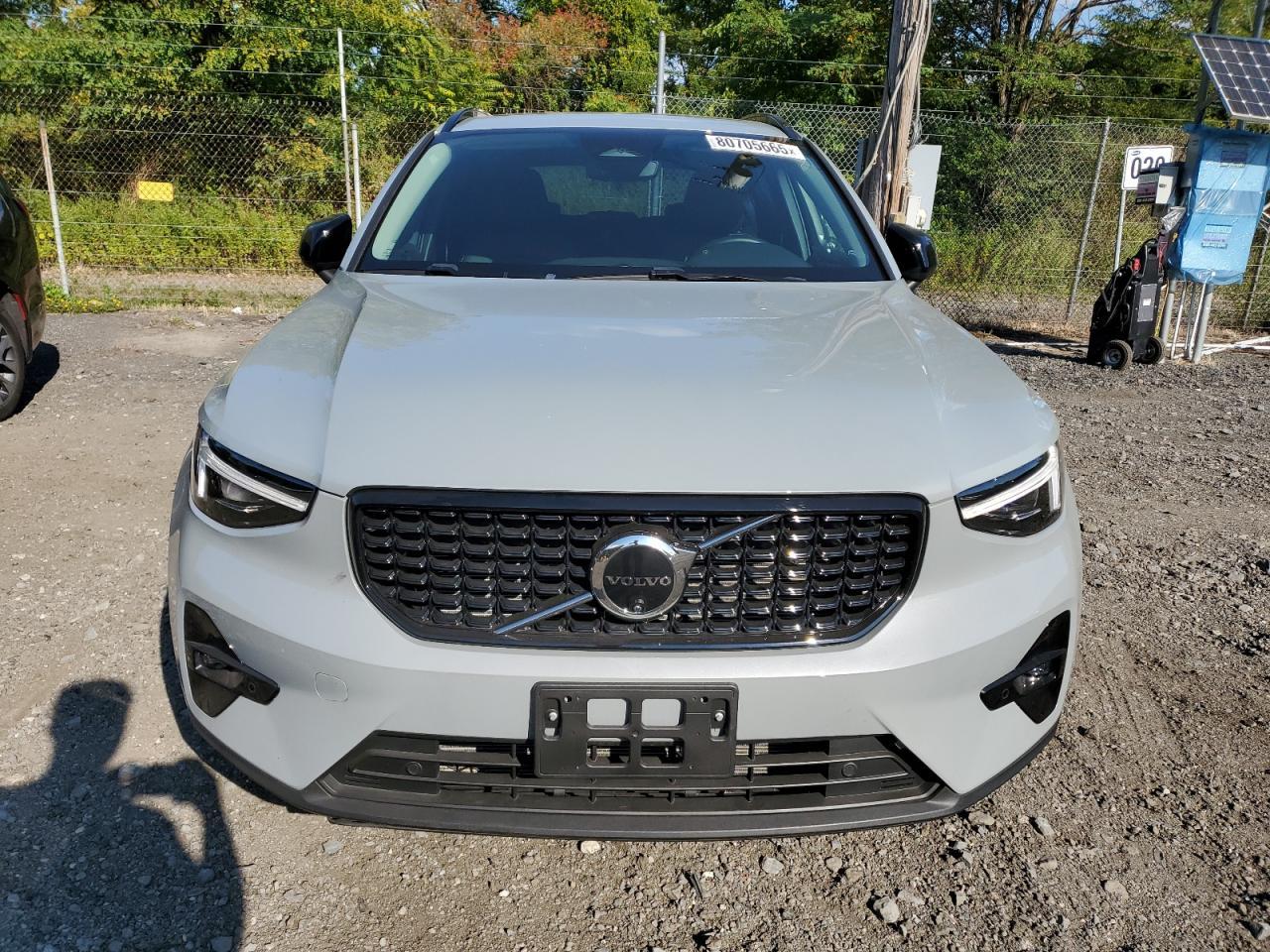 2024 VOLVO XC40