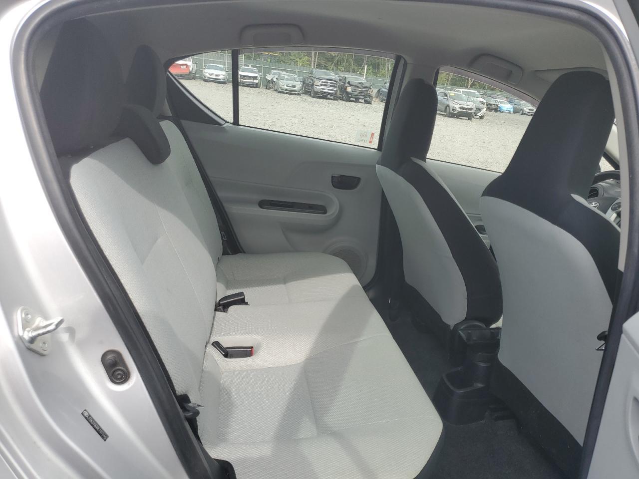2014 TOYOTA Prius c