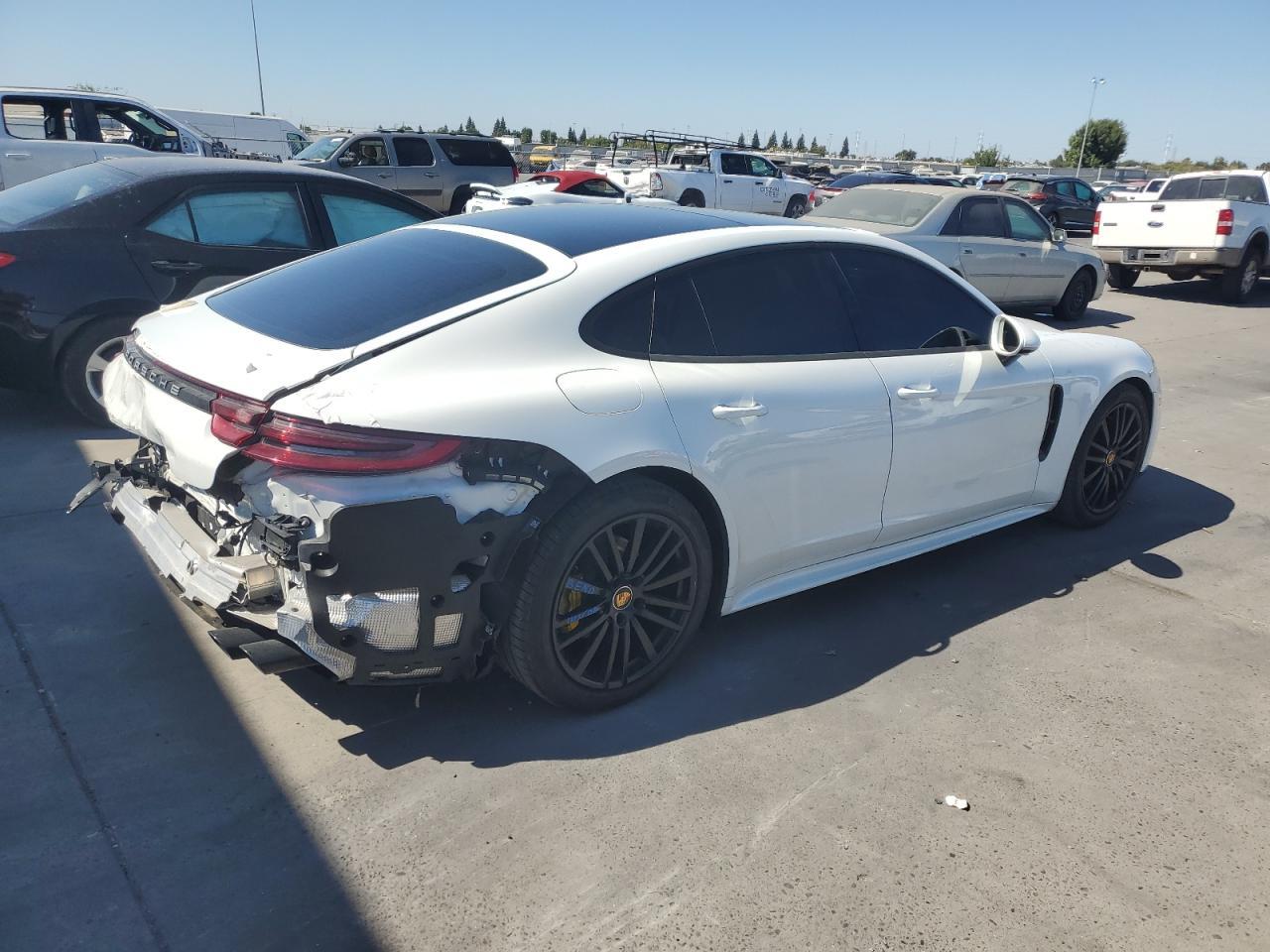 2018 PORSCHE Panamera