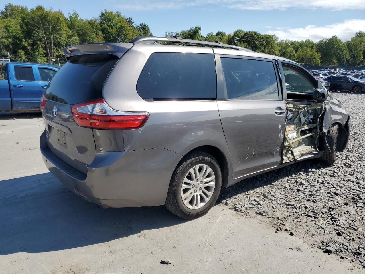 2015 TOYOTA SIENNA