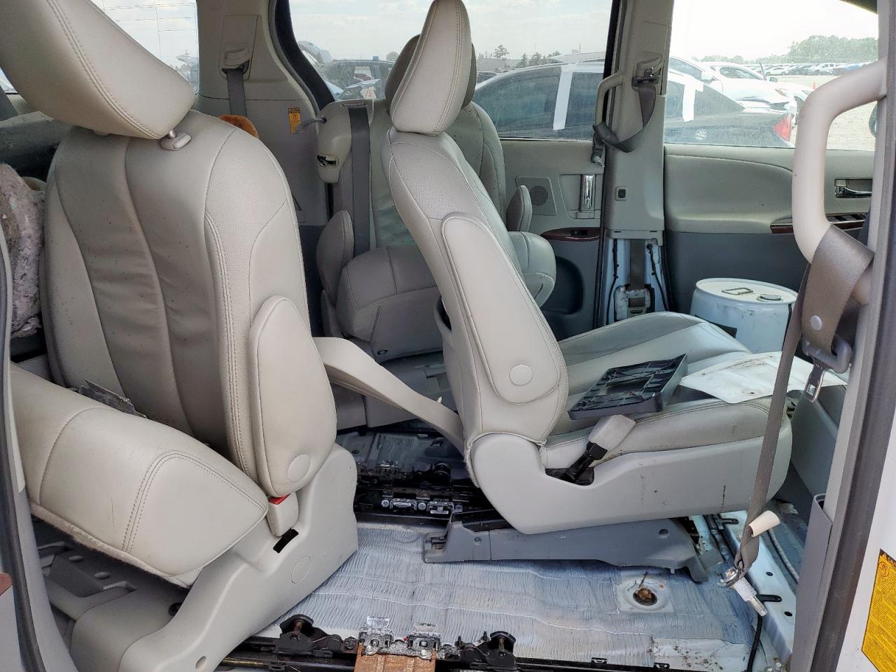 2014 TOYOTA SIENNA