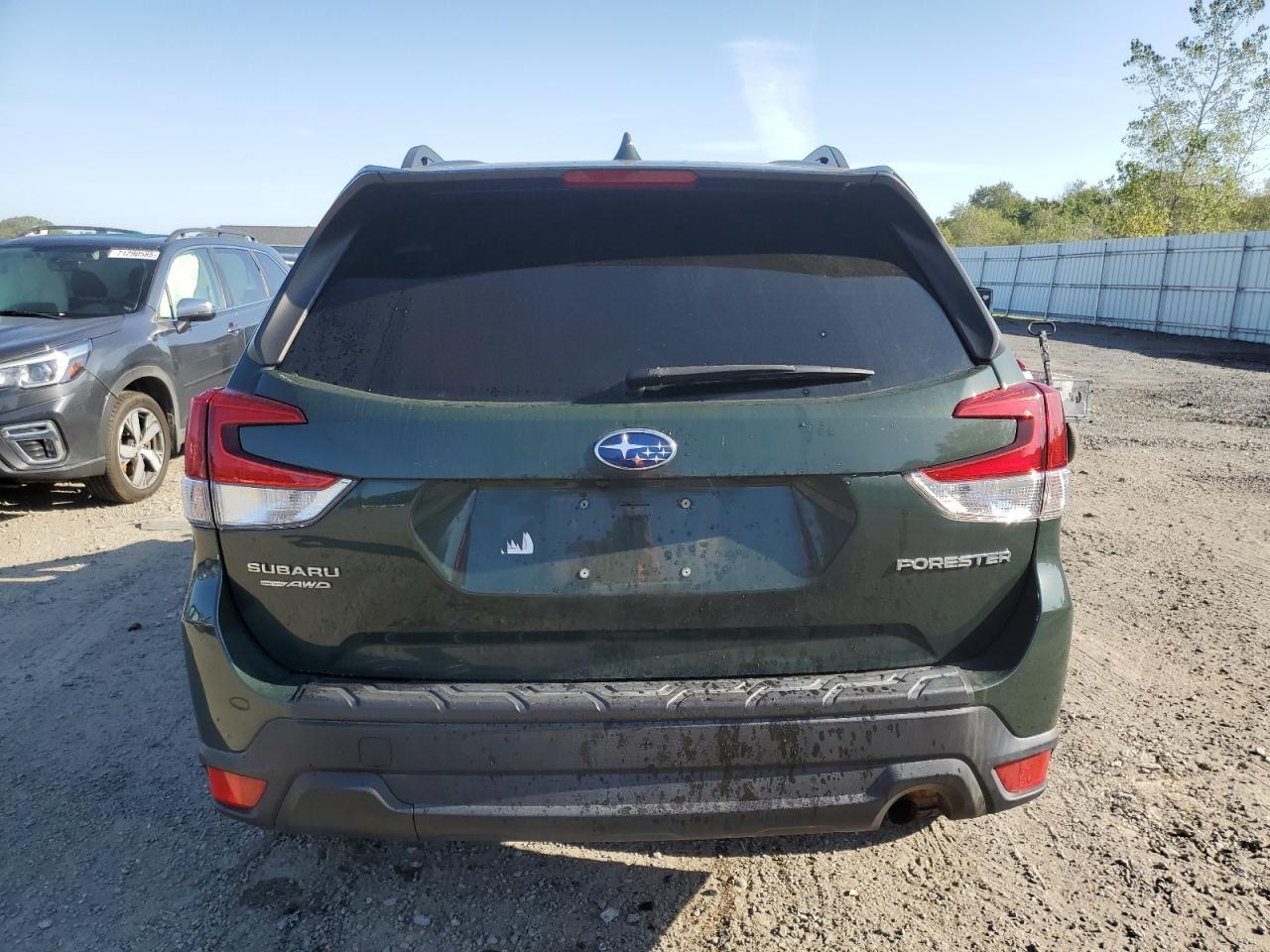 2022 SUBARU FORESTER