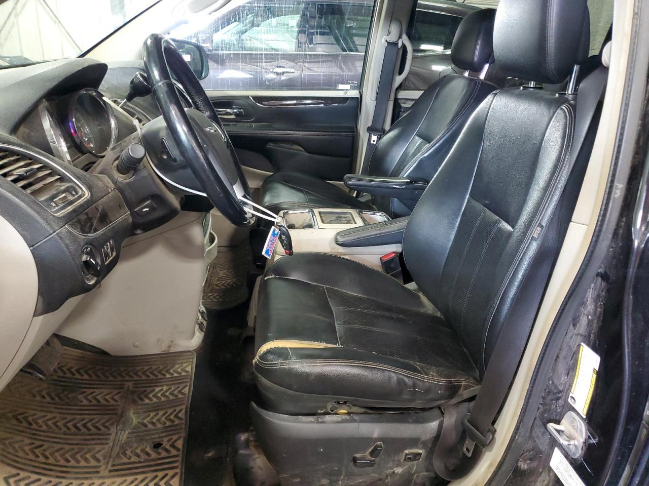 2011 CHRYSLER Town & Country