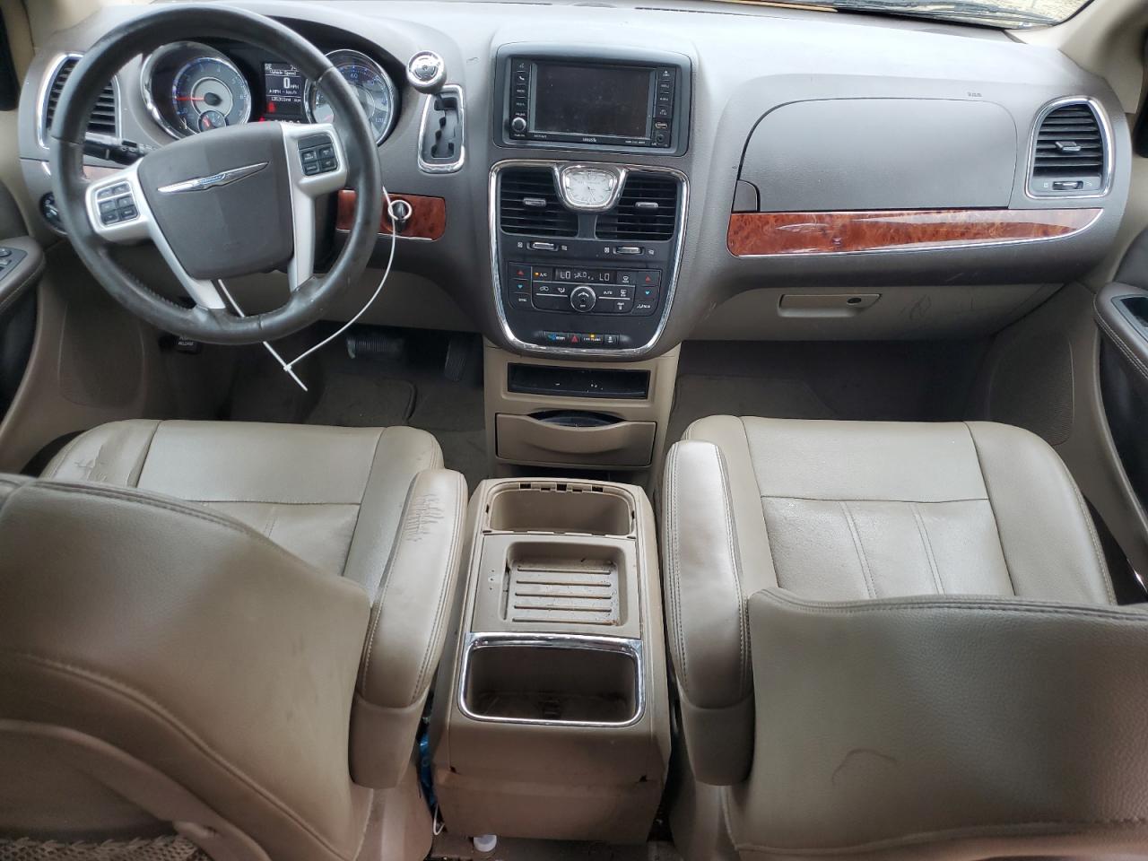 2016 CHRYSLER Town & Country