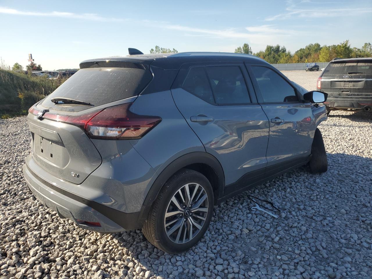 2023 NISSAN KICKS