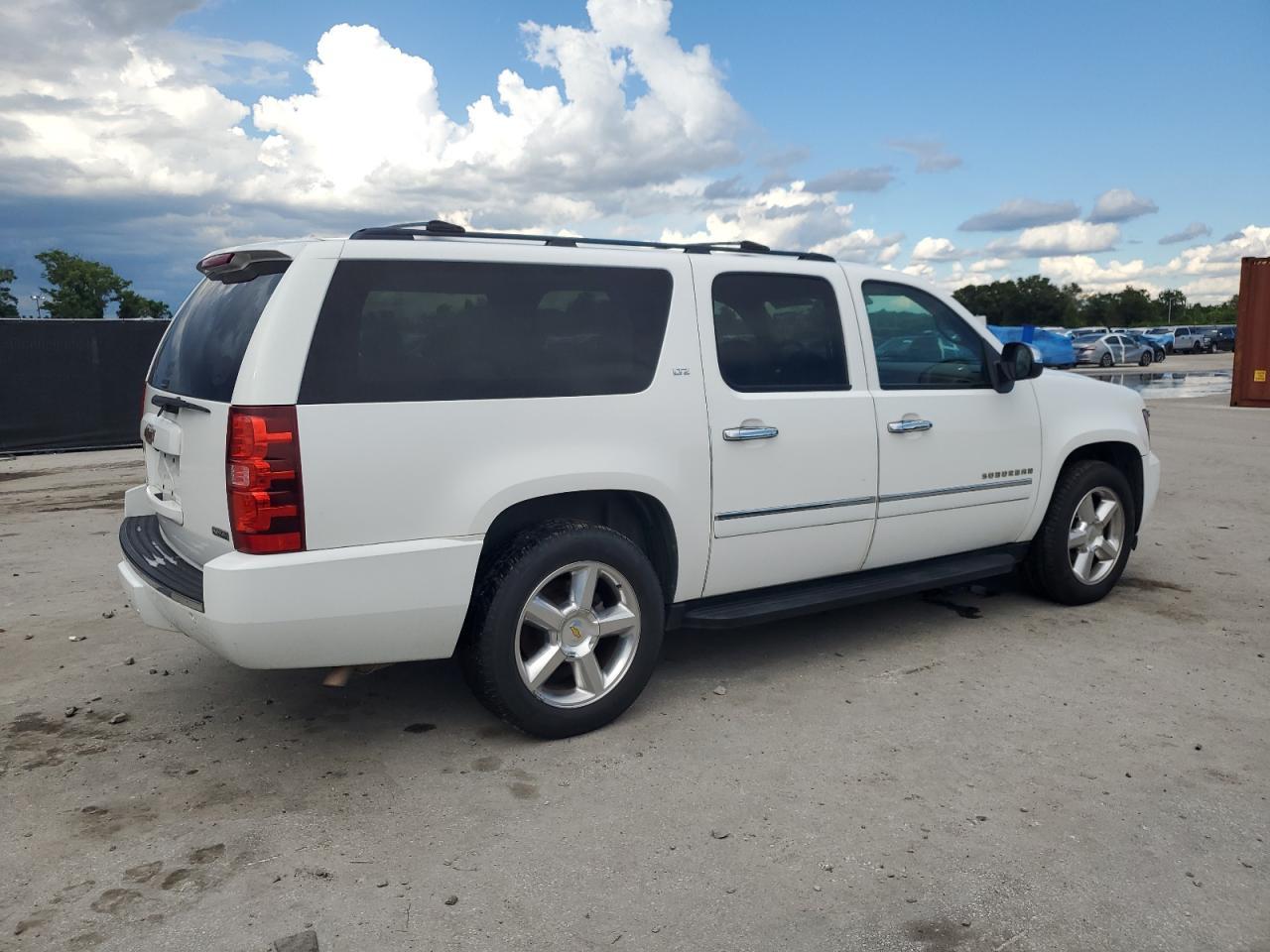2011 CHEVROLET Suburban