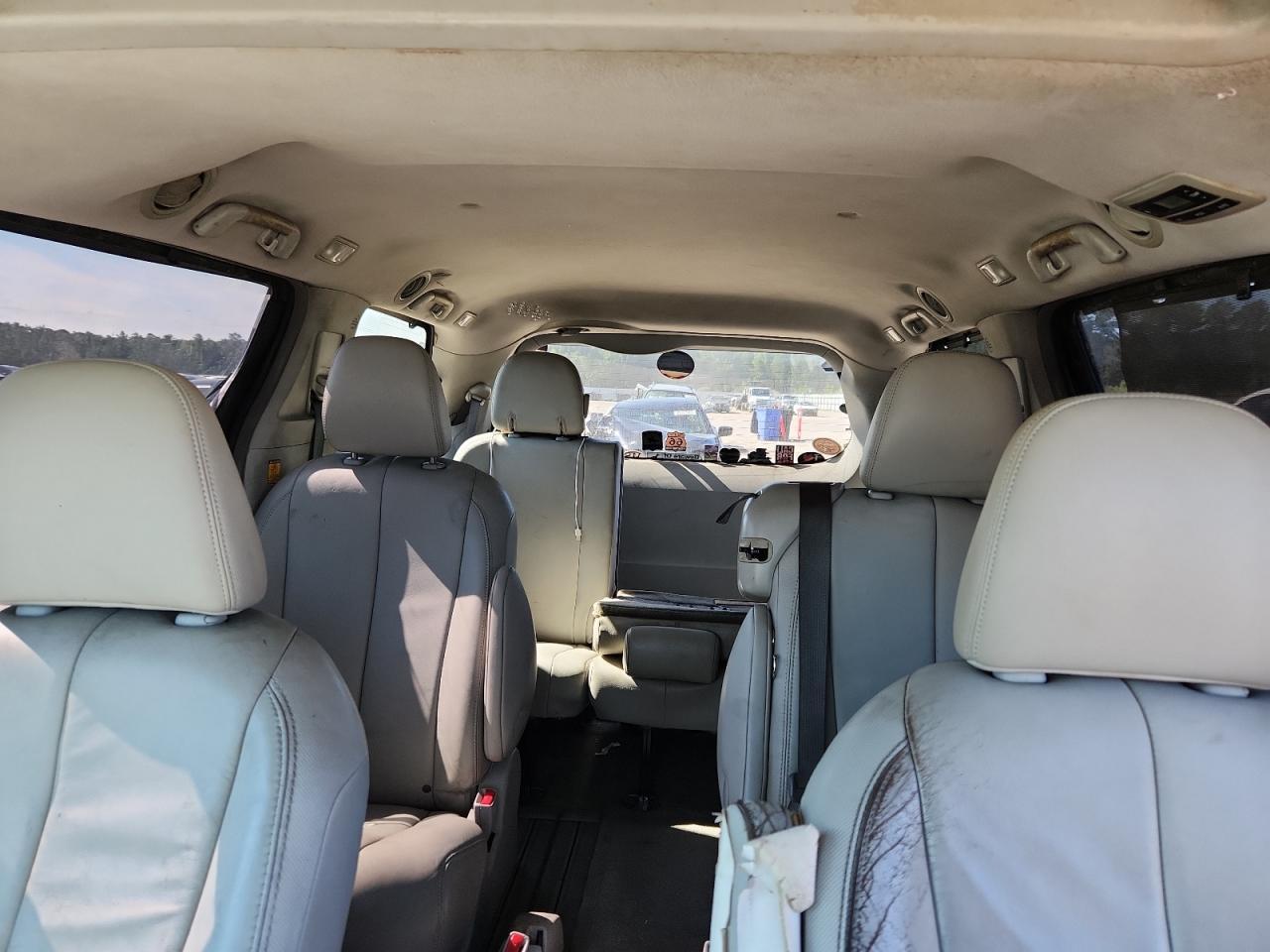 2013 TOYOTA SIENNA