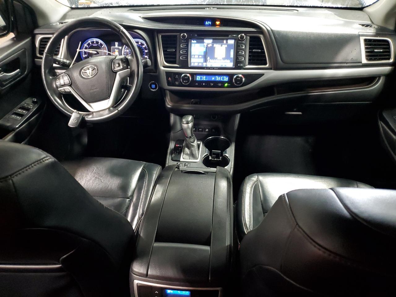 2016 TOYOTA HIGHLANDER