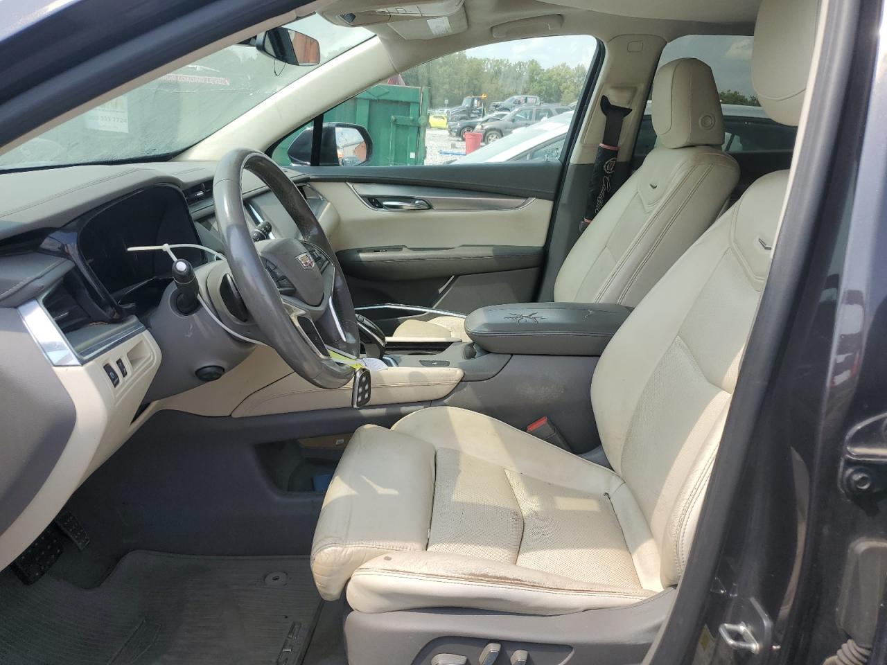 2017 CADILLAC XT5