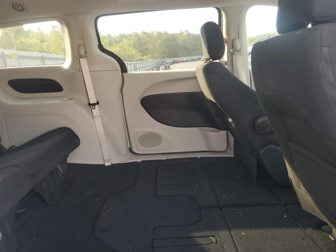 2024 CHRYSLER Voyager