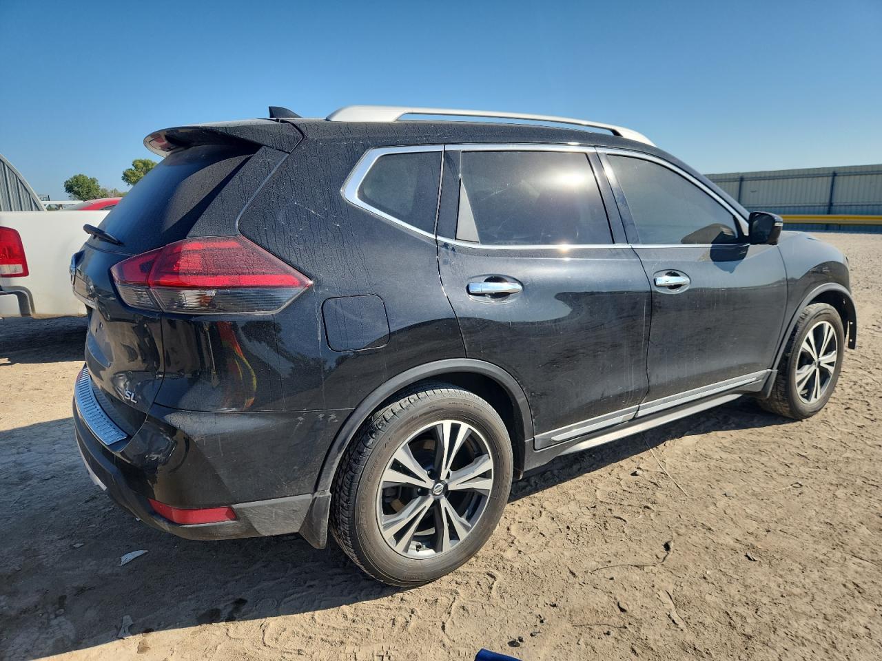 2017 NISSAN ROGUE