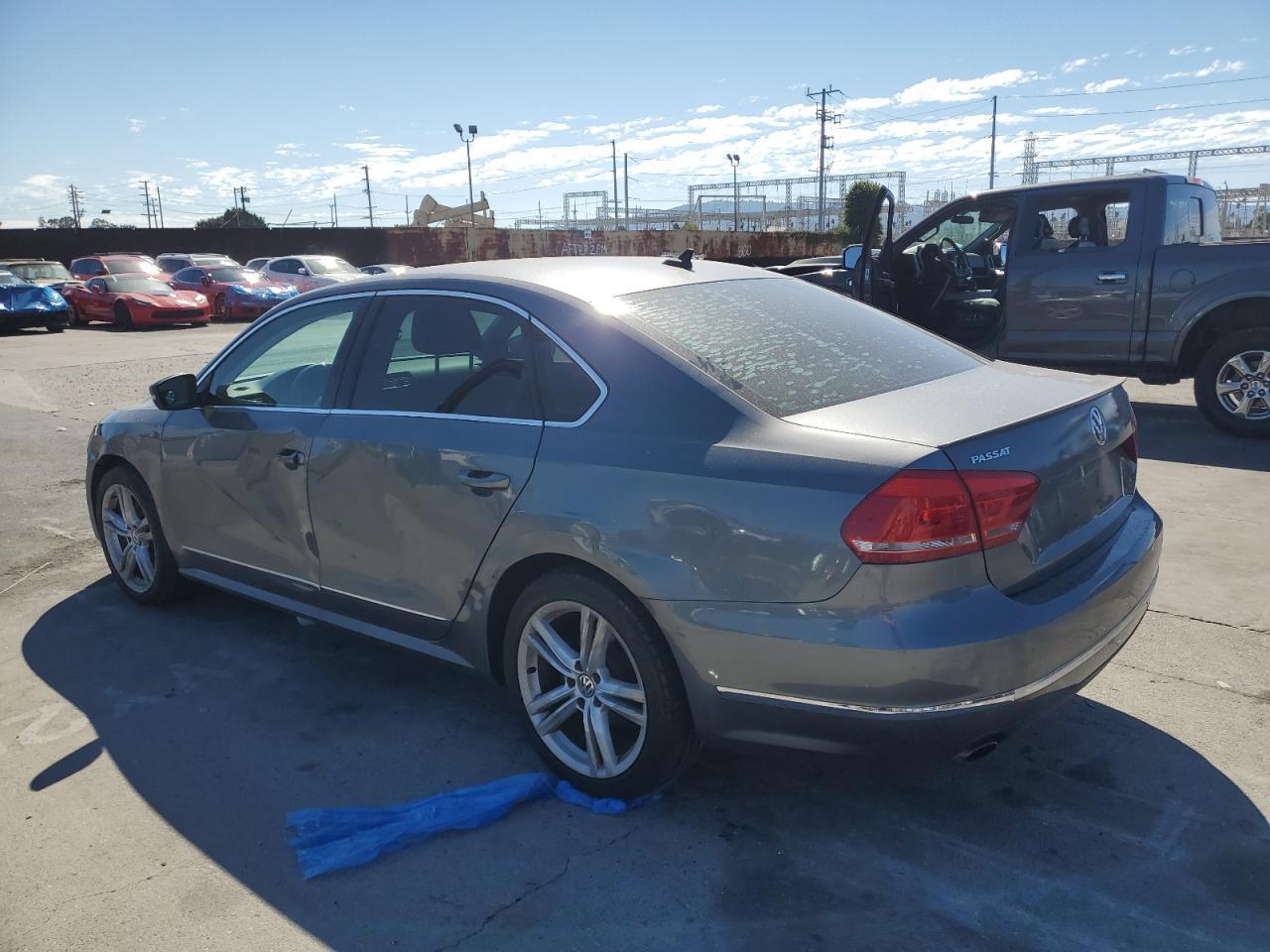 2015 VOLKSWAGEN Passat