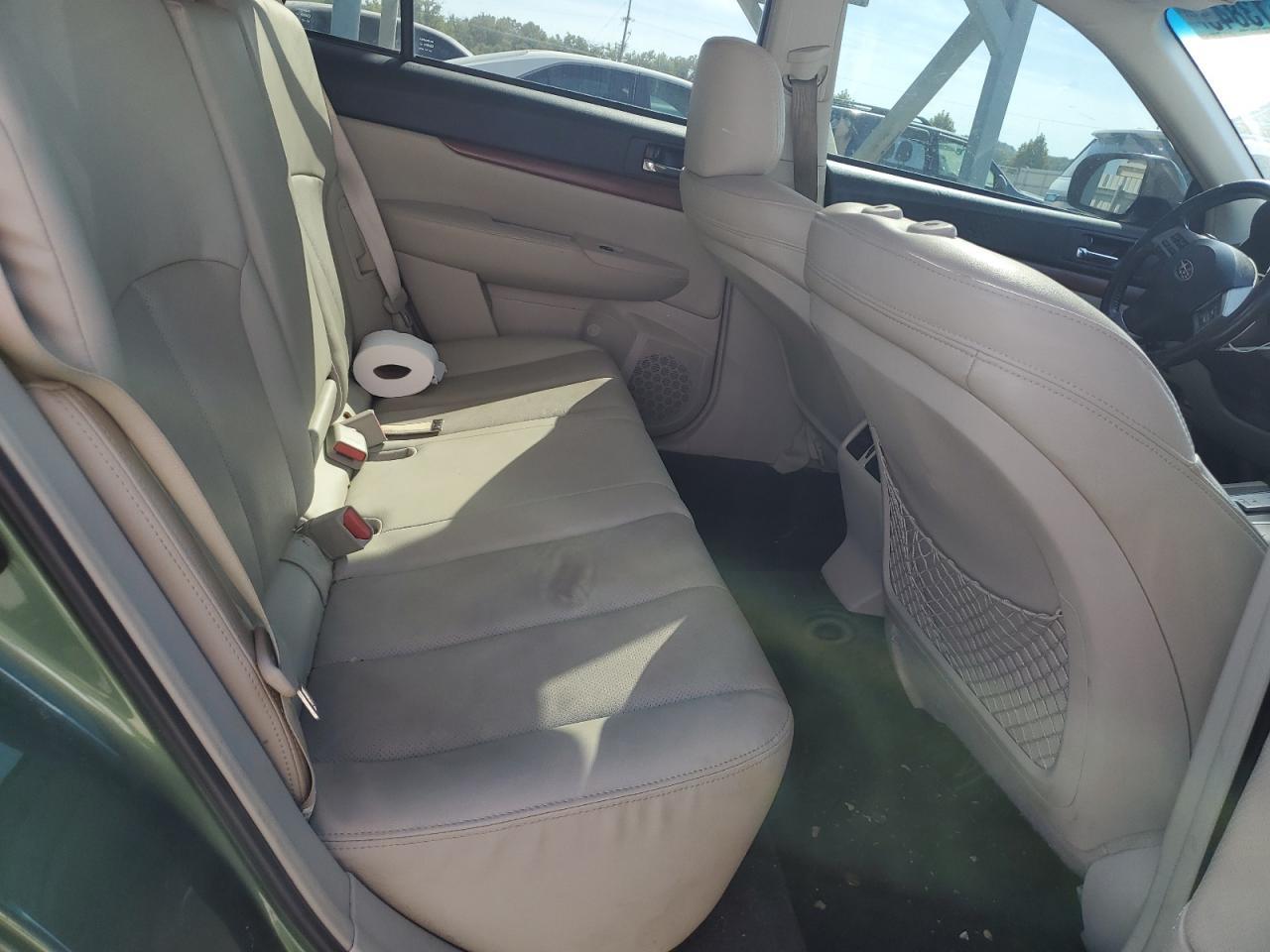2013 SUBARU Outback