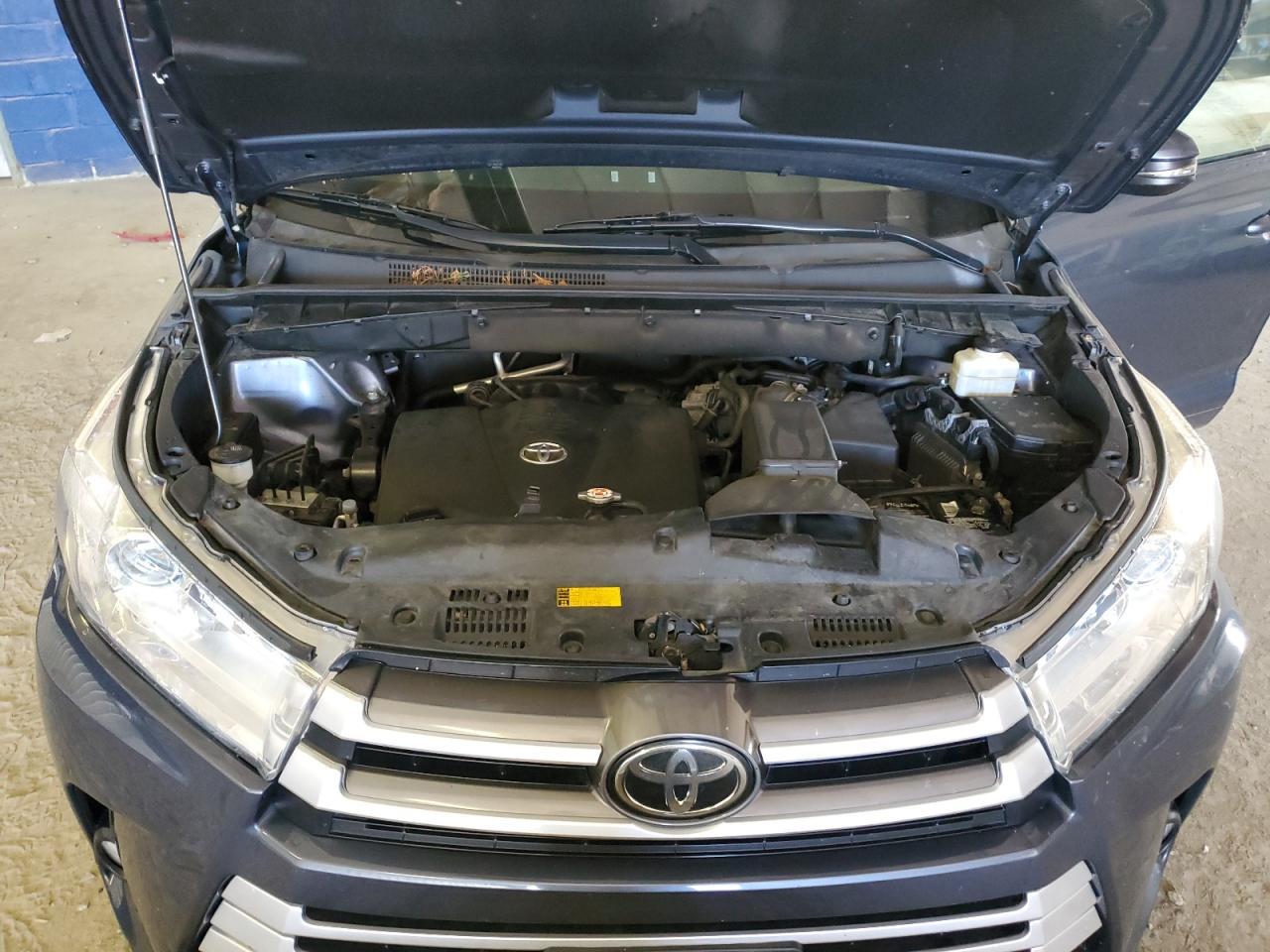 2018 TOYOTA HIGHLANDER