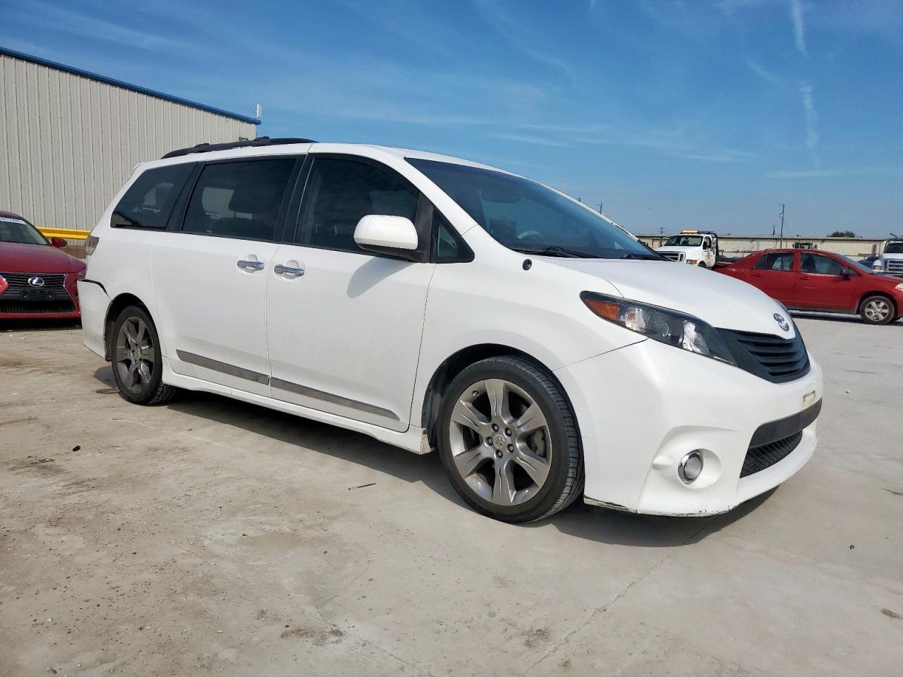 2014 TOYOTA SIENNA