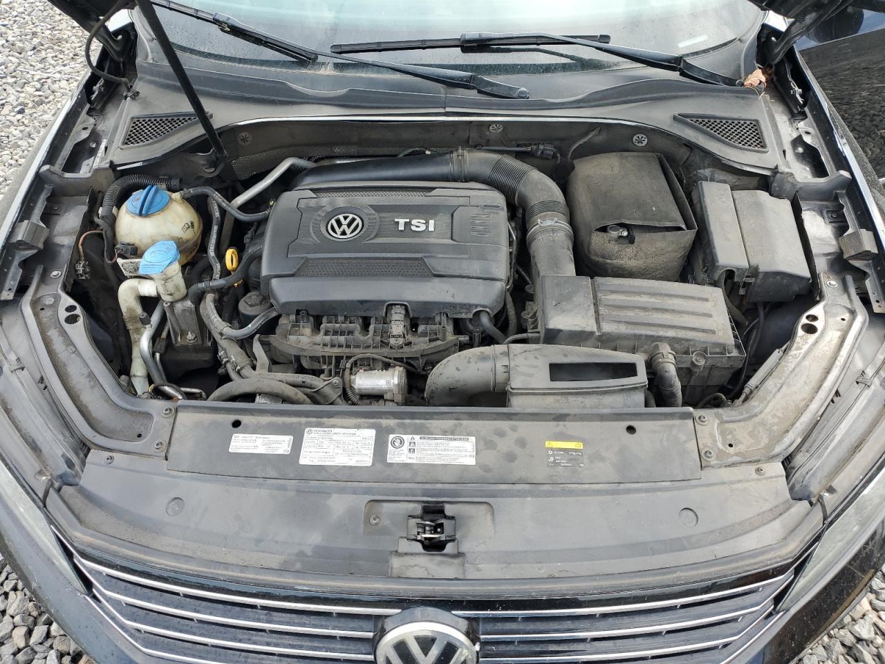 2016 VOLKSWAGEN Passat