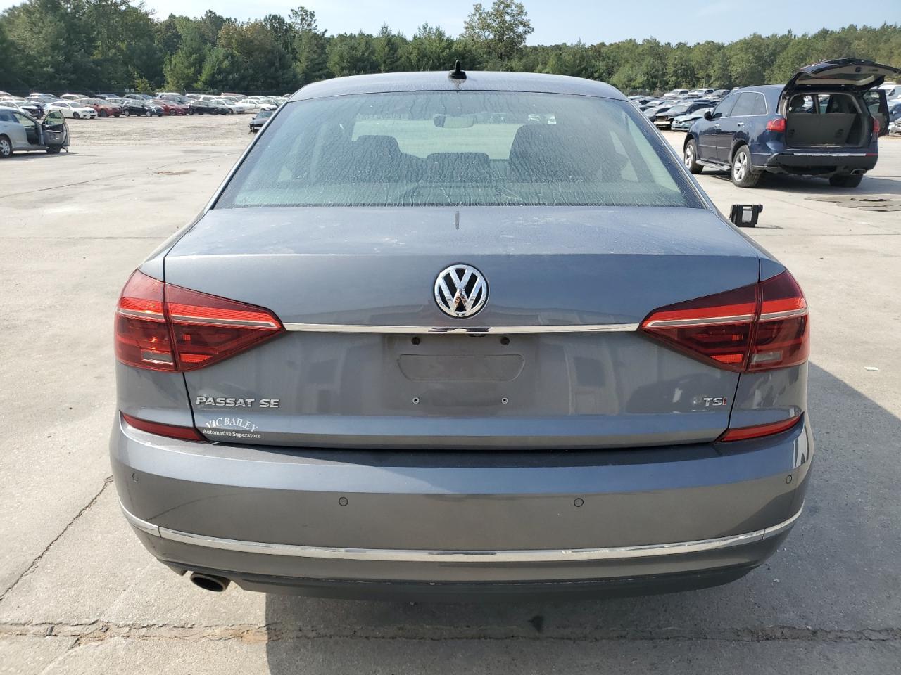 2017 VOLKSWAGEN Passat