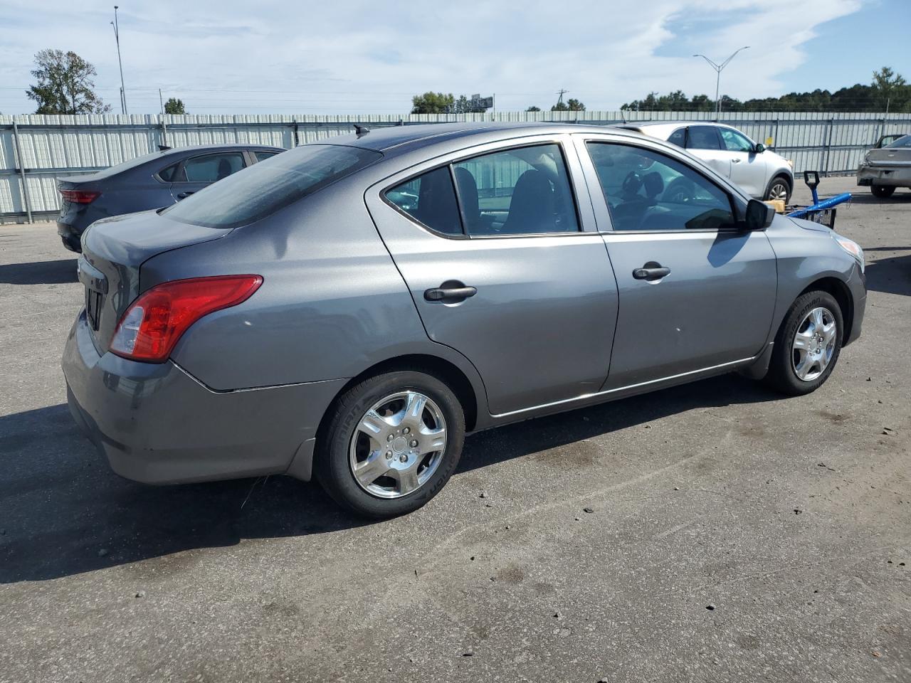2016 NISSAN VERSA
