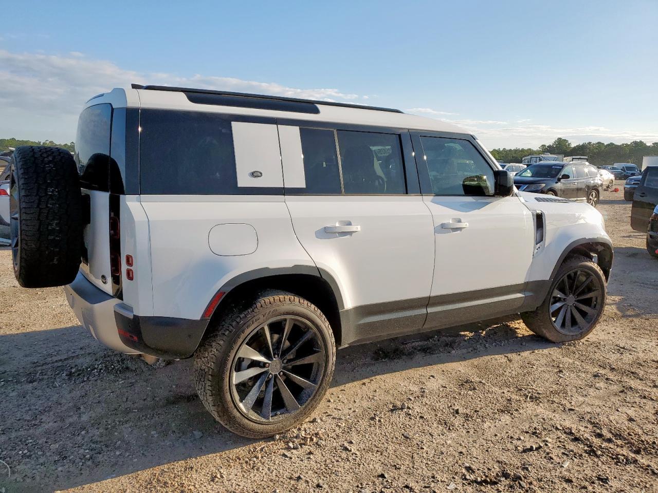 2022 LAND ROVER Defender