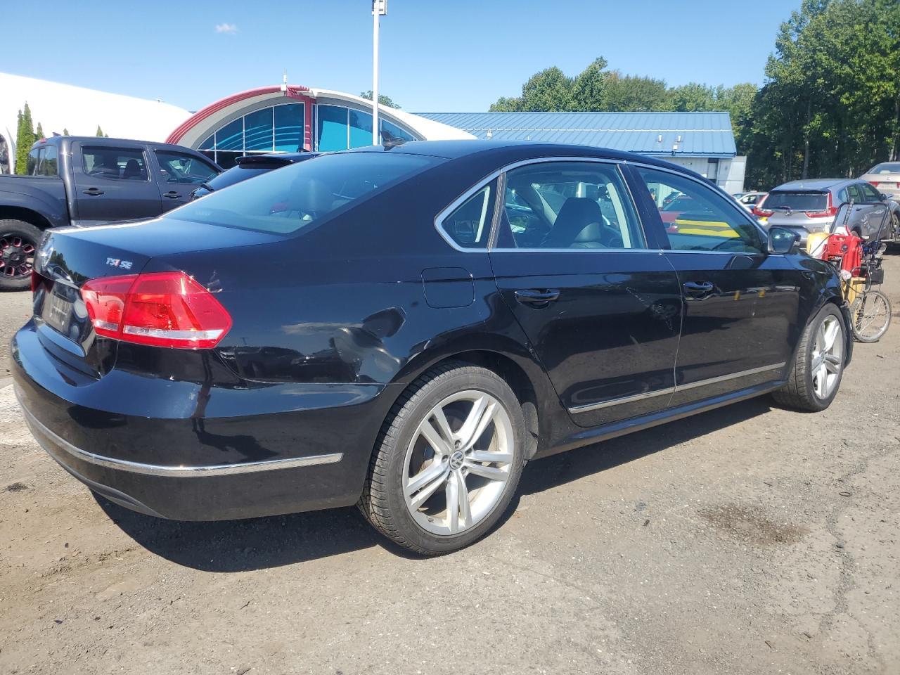 2015 VOLKSWAGEN Passat