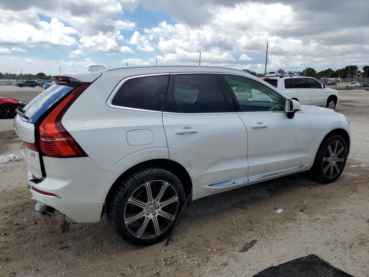 2021 VOLVO XC60