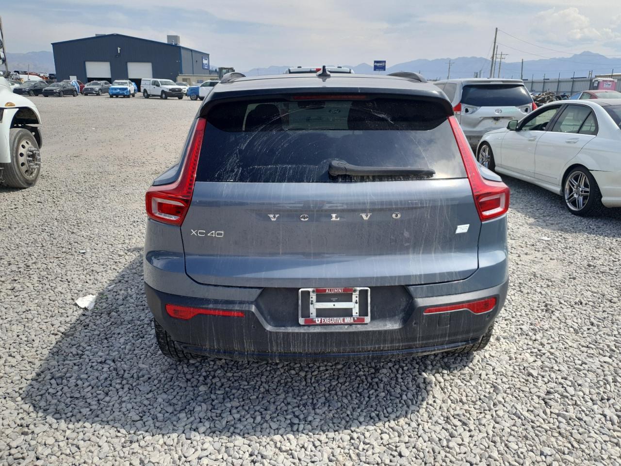 2023 VOLVO XC40