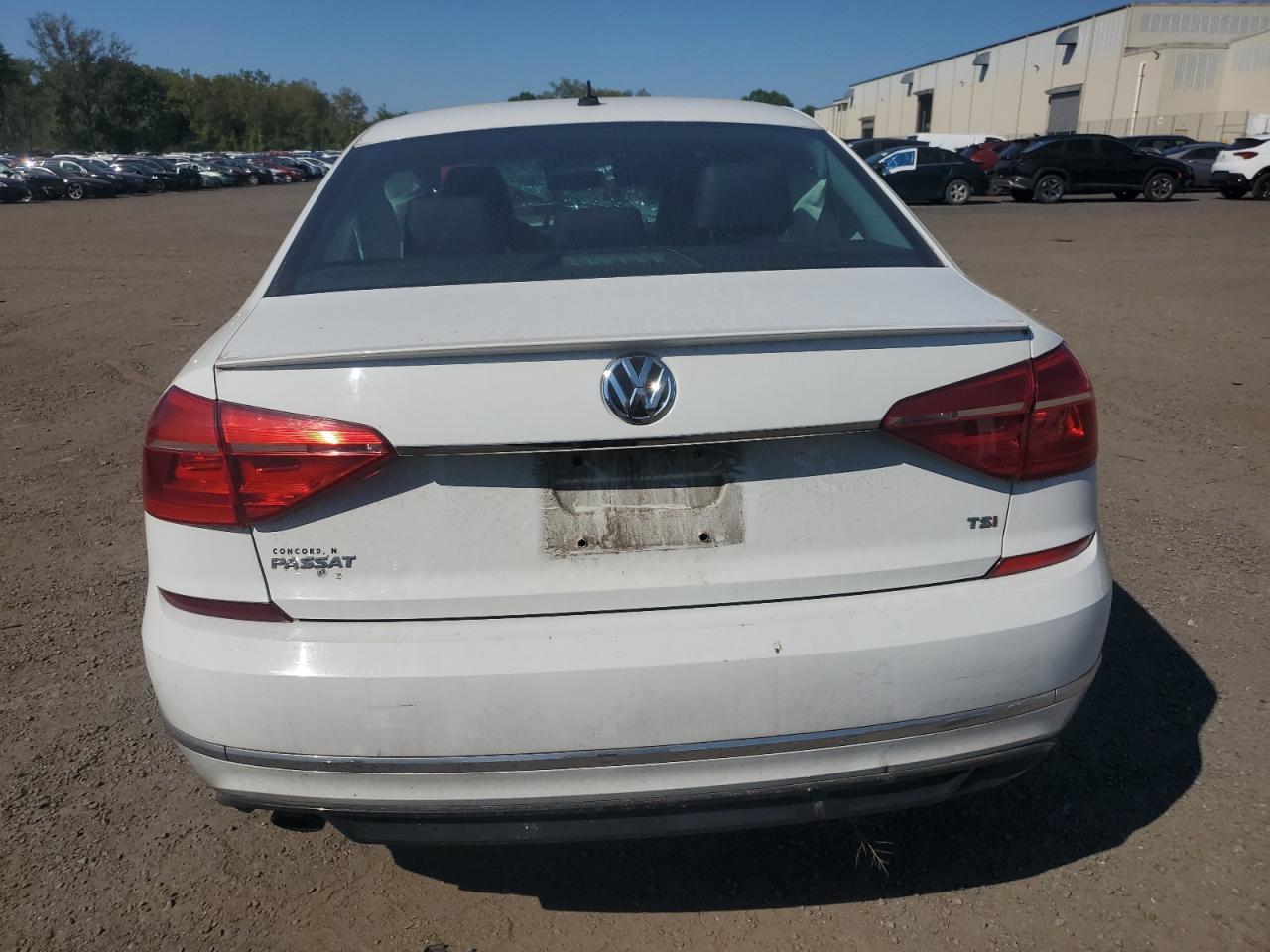 2016 VOLKSWAGEN Passat