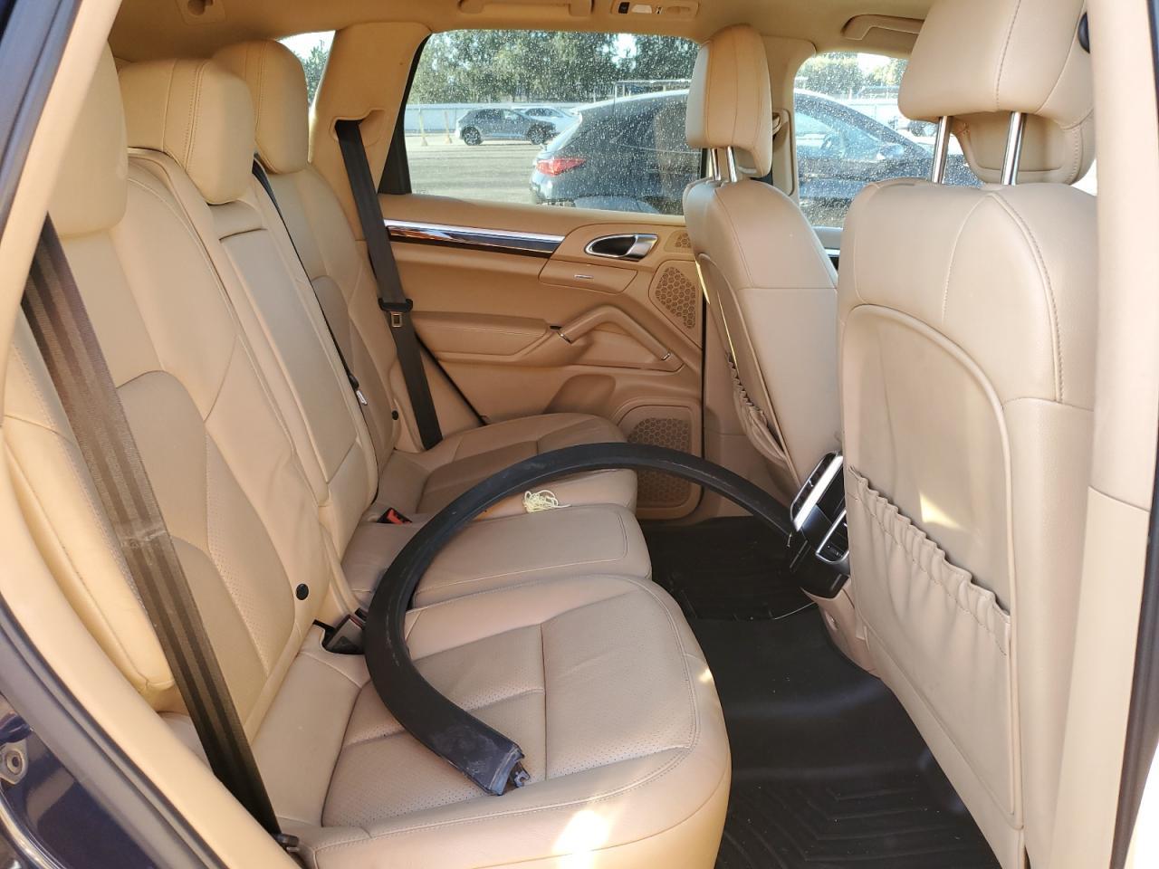 2012 PORSCHE CAYENNE