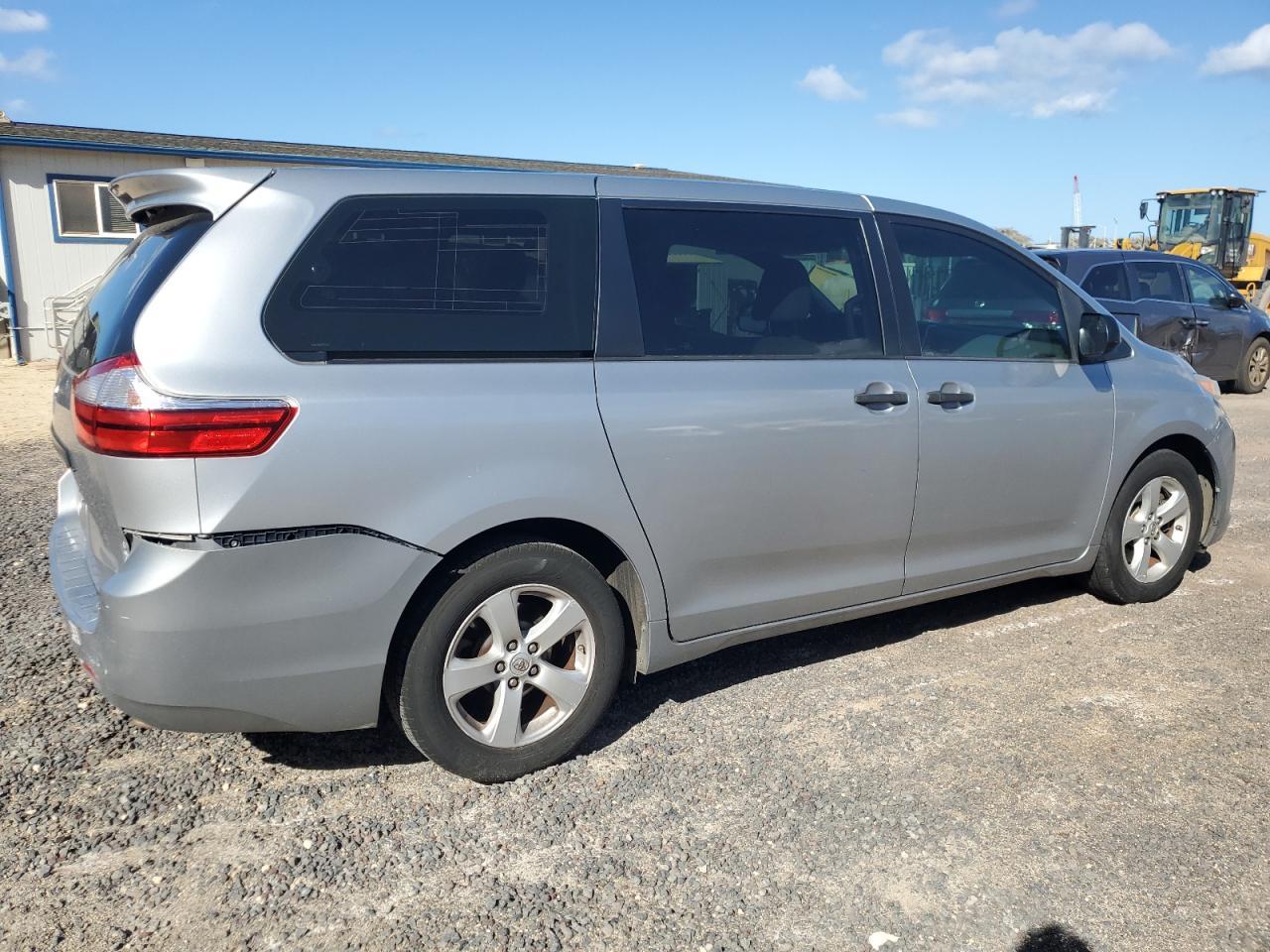 2015 TOYOTA SIENNA