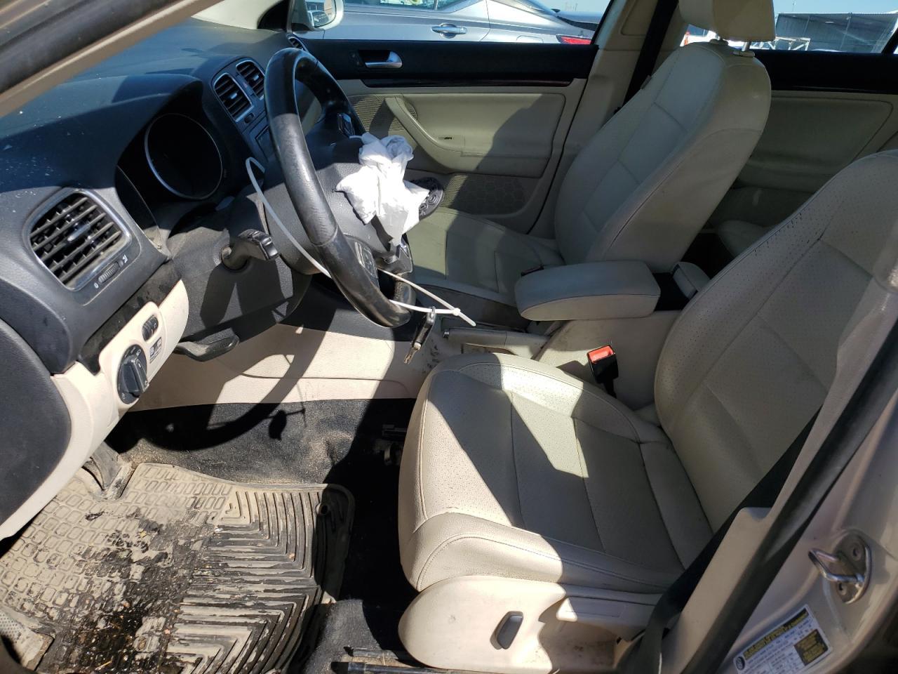 2011 VOLKSWAGEN JETTA