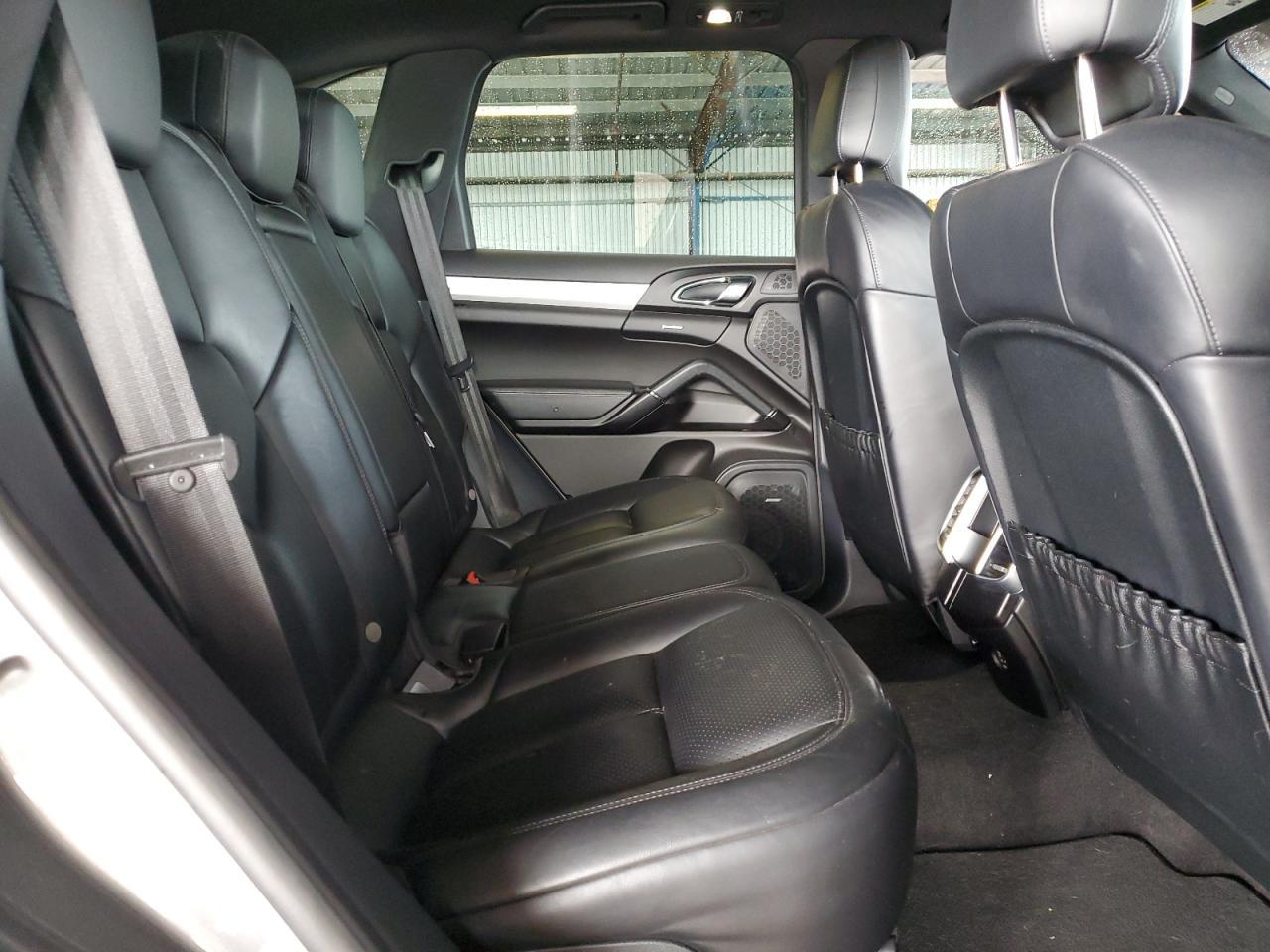 2017 PORSCHE CAYENNE